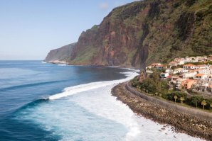 Entrou em vigor nova regulamentação da prática do surf na Madeira