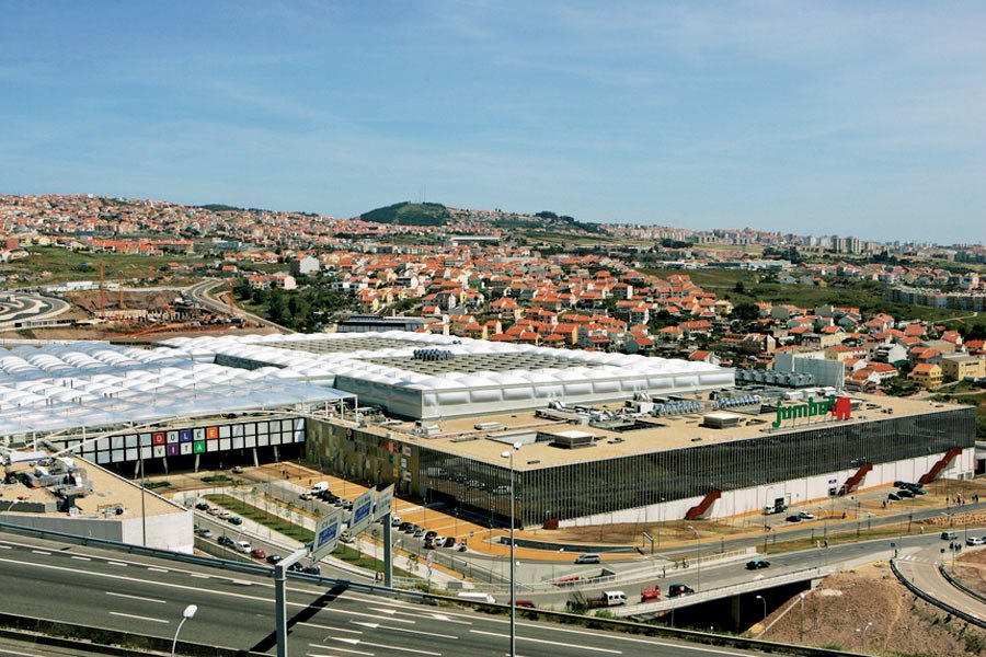 Surfar no concelho da Amadora poderá ser uma realidade para breve.