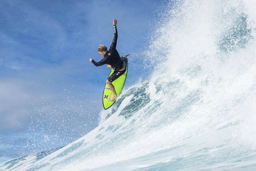 John John testa novo quiver para a perna australiana.