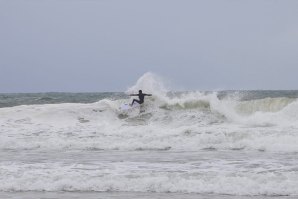 Praia de Carcavelos foi a opção de vários surfistas hoje