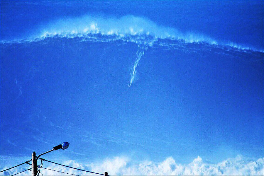 Australiano Ross Clarke-Jones numa das bombas do dia.