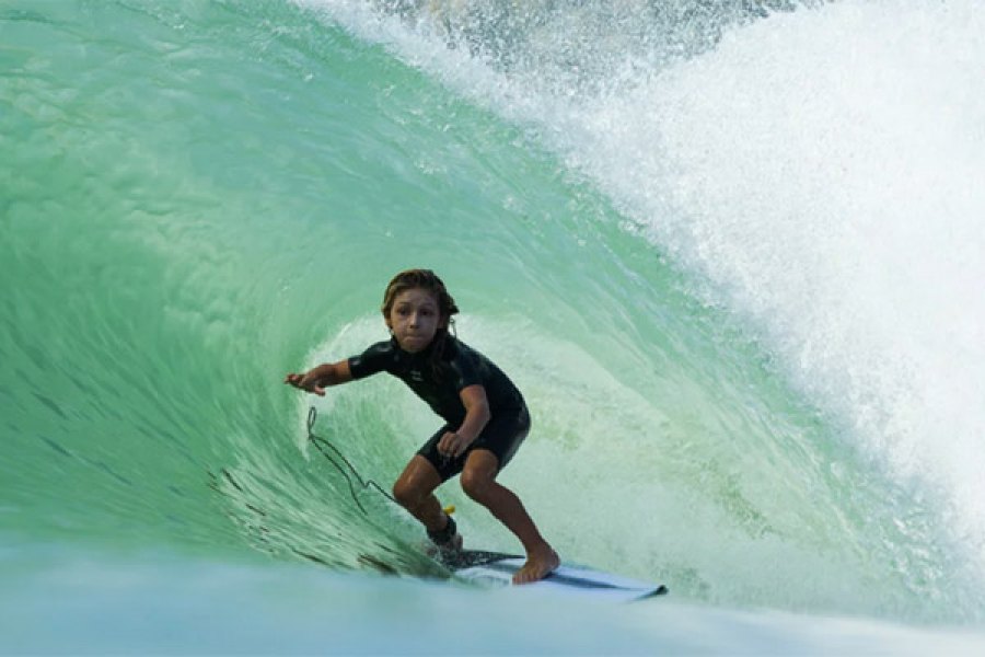 Filho de Shane Dorian consegue primeiro patrocínio aos 11 anos.