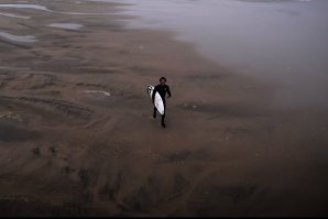 O testemunho e o surf de Luis Perloiro na Skeleton Coast na Namibia