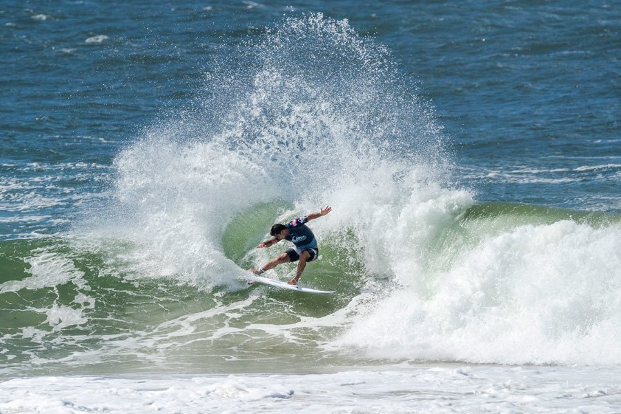 Michel Bourez é um dos surfistas que se encontra nos 1/4 de final.