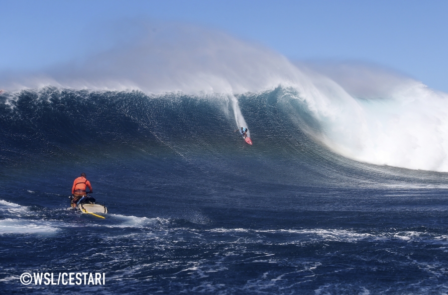 Billy Kemper of Maui (pictured) during the 2015 Final of the Peahi challenge.