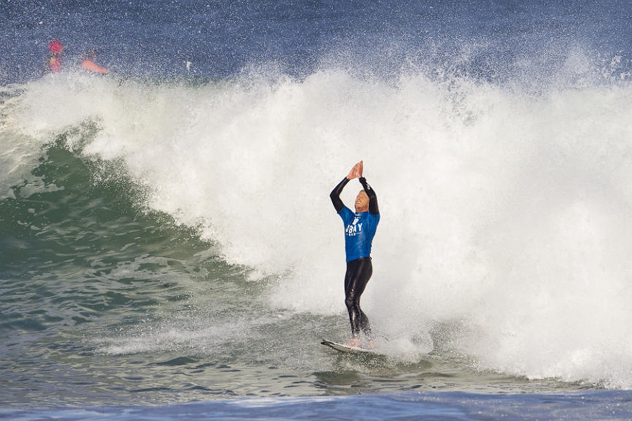 MICK FANNING TAKES THE J-BAY OPEN