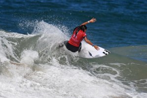 Teresa Bonvalot já começou a dar trabalho à concorrência em Manly Beach.