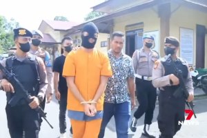 Surfista Australiano e a "fúria bêbada de um homem nu"