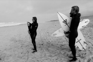 Charly Quivront e amigos triunfam nas águas geladas de Hossegor