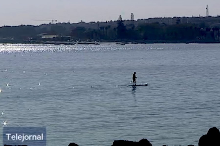 Surf é uma actividade individual por isso é permitido segundo a reportagem da RTP