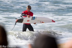 Ribeira D&#039;Ilhas debitou ondas consistentes no 1º dia do Challenger Series