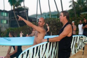 Jamie O’Brien e Kelly Slater a divertirem-se no backwash de Pipeline