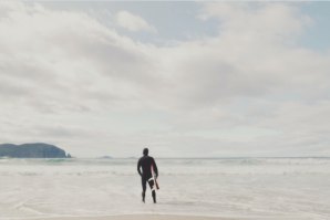 DION AGIUS E BRENDON GIBBENS MOSTRAM A ARTE DE SURFAR