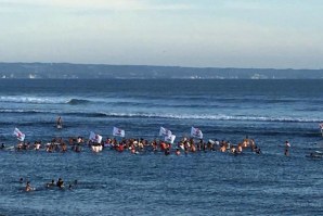 SURFISTAS UNIDOS CONTRA PROJETO TURÍSTICO EM BALI