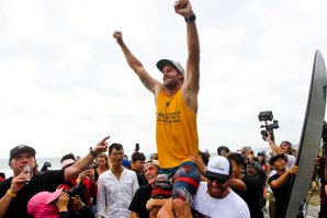 Californiano Taylor Jensen consagra-se tricampeão mundial de Longboard