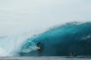 Nic Von Rupp cria novo conceito de vídeos e ensina a surfar um tubo de frontside