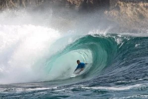 Kian Martin a mostrar-nos as qualidades de Watu Karung, em Java.