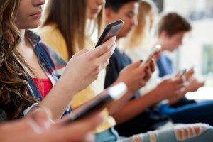 Austrália pretende impor uma idade mínima para o acesso a redes sociais