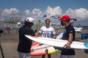 A acção no dia em que o Surf se estreou nos Jogos Olimpicos em Tóquio