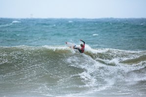 Kanoa Igarashi está nos oitavos de final
