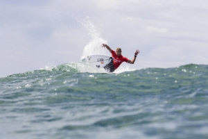 Mick Fanning chega a França como número 1 mundial