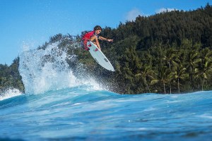 Jack Robinson a voar em Pipeline.