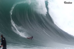 Bianca Valenti e o seu horroroso wipeout em Mavericks