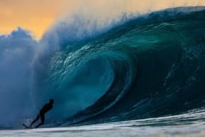PIPE MASTERS: TIAGO PIRES ARRANCA CONTRA NAT YOUNG E FILIPE TOLEDO