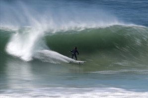 Luís Perloiro e Robbie Goodwin surfam supertubos perfeito