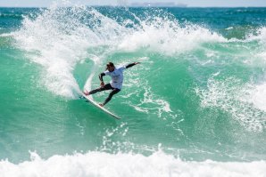 FREDERICO MORAIS E MIGUEL BLANCO PASSAM A RONDA 5 NO CAPARICA SURF FEST