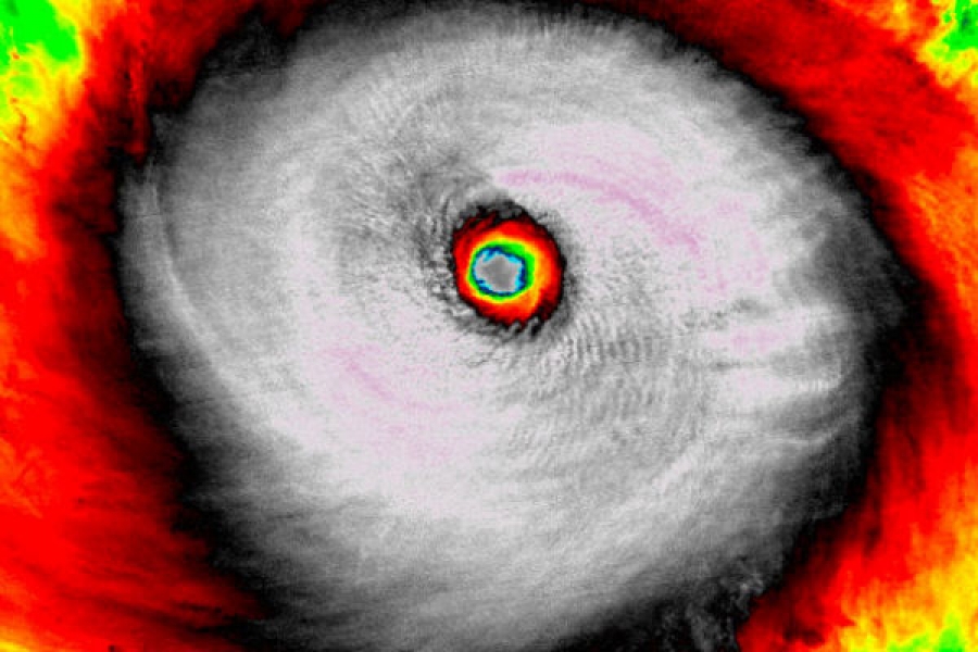 Imagem de satélite do Furacão Nuri no domingo passado (NOAA/NASA e RAMMB/CIRA)