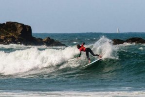 Camila Kemp é uma das surfistas portuguesas a competir no Senegal Pro Imagem: Sic Noticias
