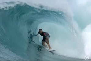 Frederico Morais com este tubo passa directo à ronda 3 do Billabong Pipe Masters