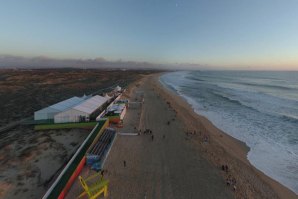 Swell em decrescendo adia final do WCT para sábado
