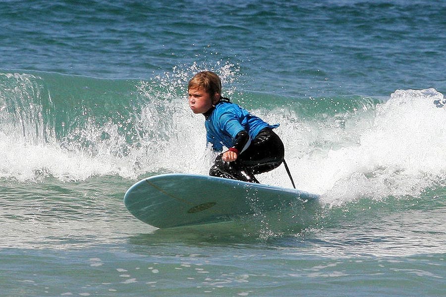 Os novos surfistas são cada vez mais novos.