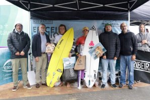 Francisco Mittermayer sagra-se campeão nacional de surf sub-18 em Ribeira D&#039;Ilhas