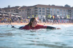 Em 2021, Caitlin Simmers abdicou da sua vaga no CT - este ano volta mais forte do que nunca