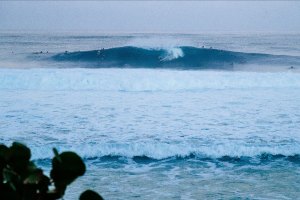 Ondas perfeitas ao nascer do dia em Pipeline