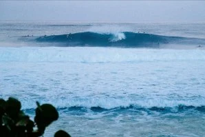 Ondas perfeitas ao nascer do dia em Pipeline