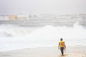 O PRIMEIRO DIA DE PROVAS DO MEO RIP CURL PRO PORTUGAL EM IMAGENS