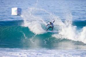 Vasco Ribeiro tem feito um excelente percurso na etapa Foto:WSL/laurent Masurel
