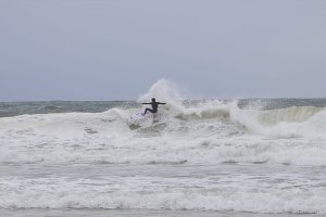 Praia de Carcavelos foi a opção de vários surfistas hoje