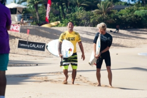 SURFISTAS LOCAIS CONTRA NOVAS REGRAS EM NORTH SHORE