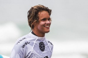 JÁCOME CORREIA NA RONDA 2 DO QS3000 EM SUNSET BEACH