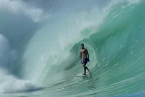 O lado menos romântico das ondas perfeitas: quatro viagens, quatro lesões