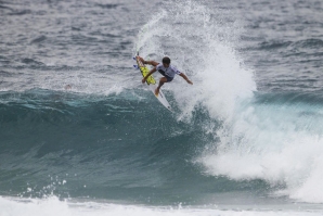 Apesar do bom desempenho, Kanoa Igarashi ficou em 3º lugar no seu heat.