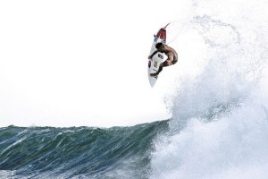 Escolher bem as ondas fazem parte da estratégia de Filipe Toledo para o J-Bay Open.