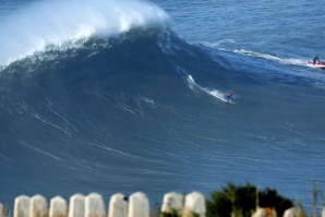 ‘NAZARÉ CALLING’ EM EXIBIÇÃO NO FESTIVAL DE SURF DO HAVAI