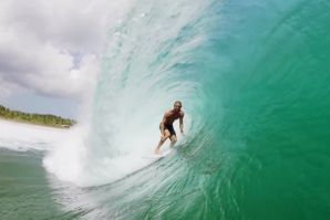 GOOFY POWER EM BALI, COM OWEN WRIGHT E MATT WILKINSON