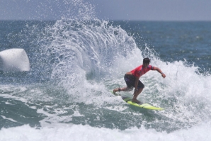 ITALO FERREIRA GARANTE VAGA NO WCT EM 2015